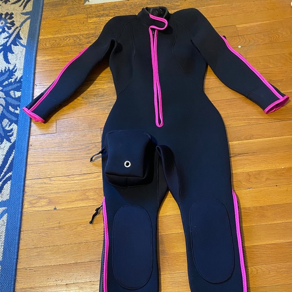 Wetwear Wetsuit made for thin person - Picture 1 of 5